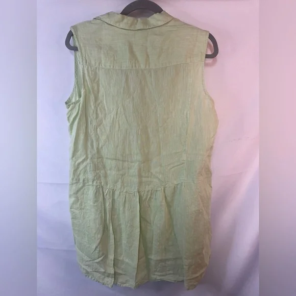 J Jill light green linen blouse, with a super cute detail on the back.100% linen - Picture 2 of 4